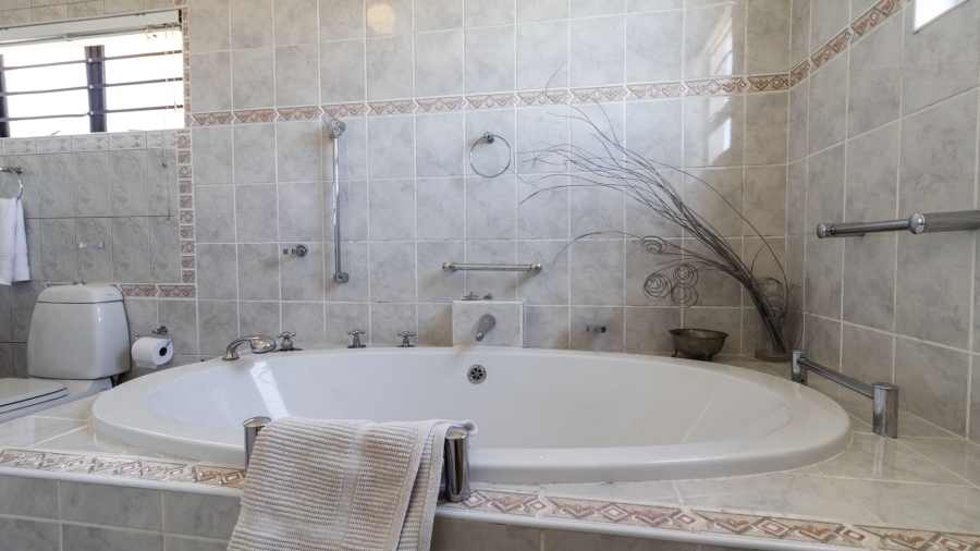 8 Bedroom Property for Sale in Country Club Western Cape